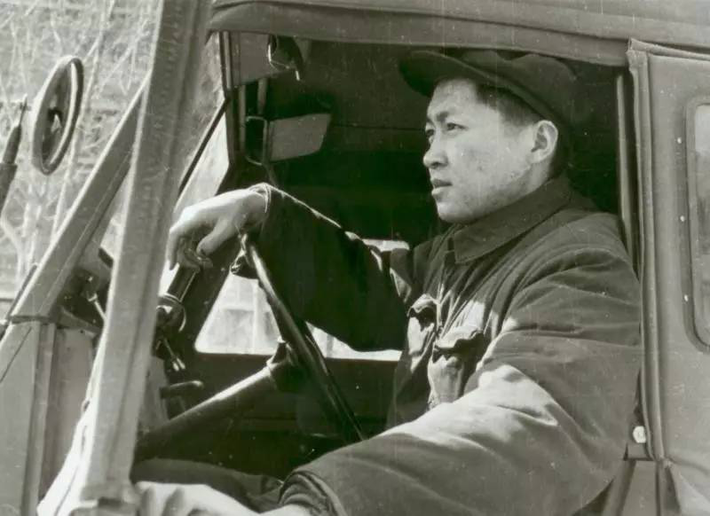 "孟晓苏在工厂时.png"
