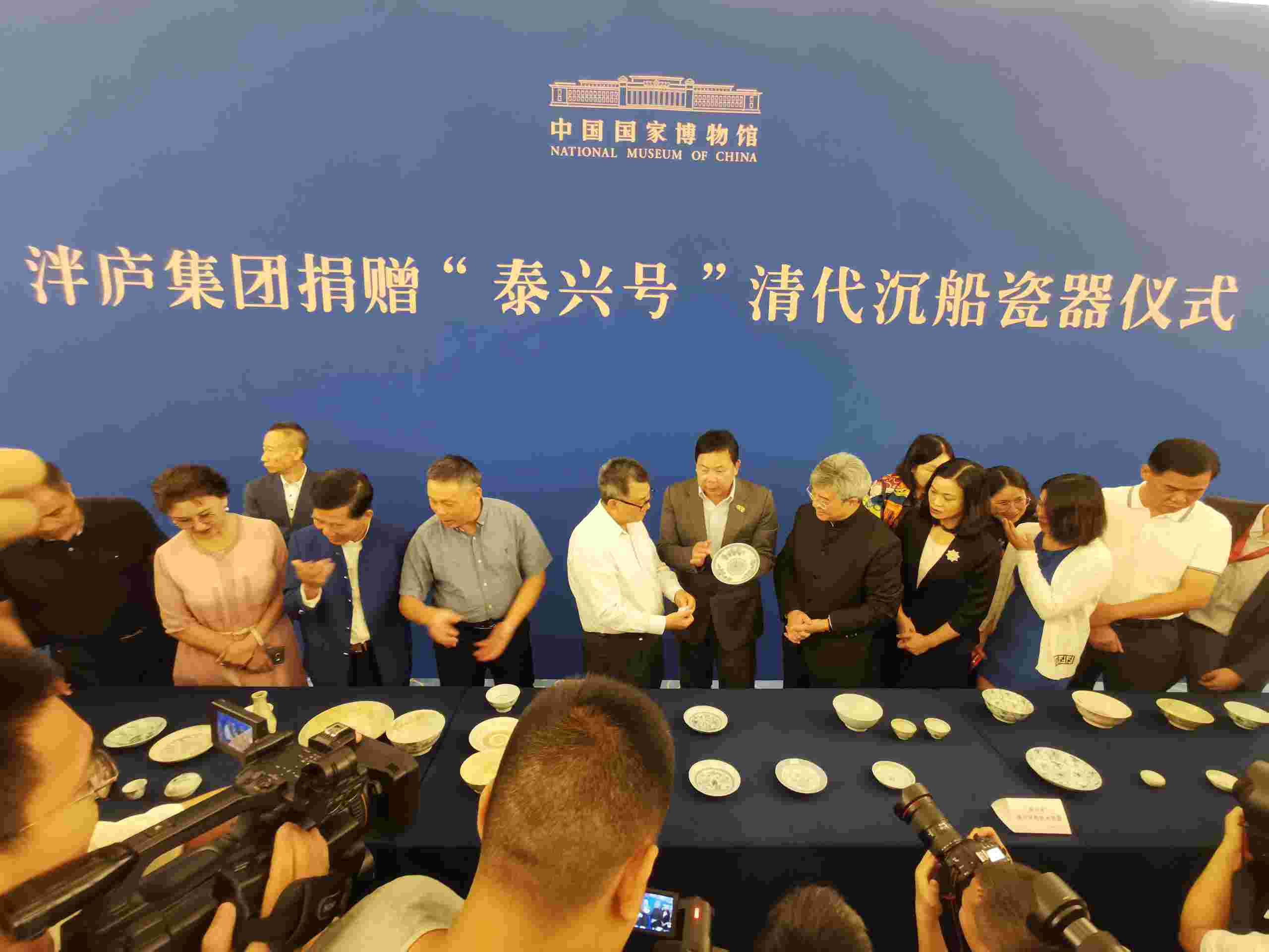 "9郑长来在“泰兴号”文物捐赠国家博物馆的仪式上(1).jpg"