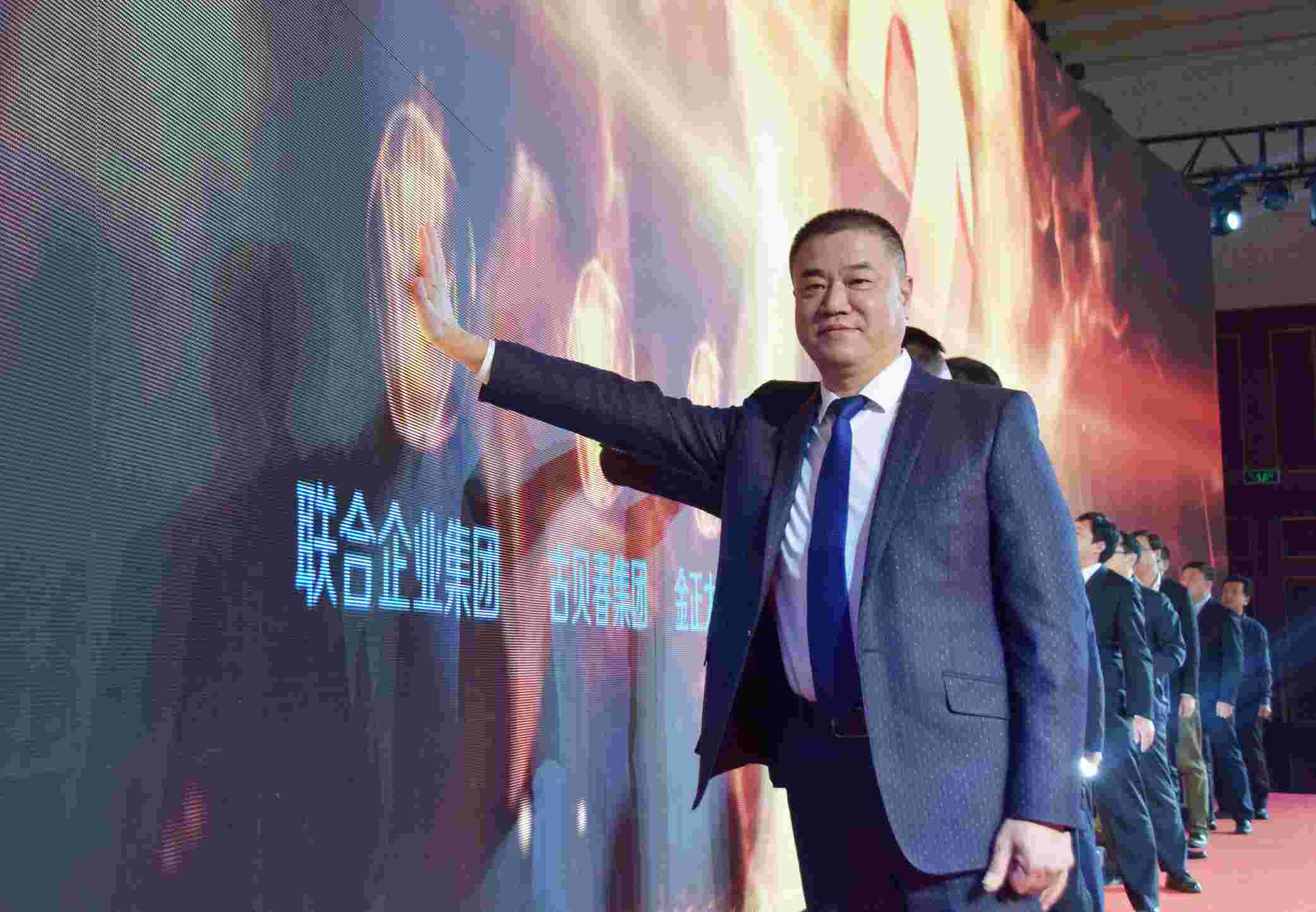 "4在“山东品牌50人论坛暨鲁网2019品牌强省计划启动仪式”中登台揭牌(1).jpg"