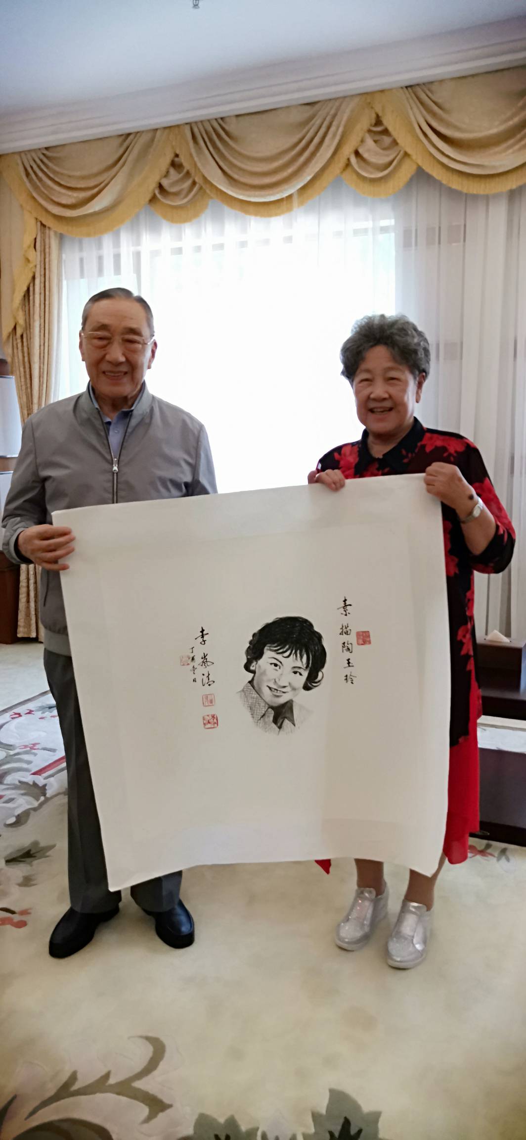 "3国务院原副总理李岚清给陶玉玲老师画像(1).jpg"
