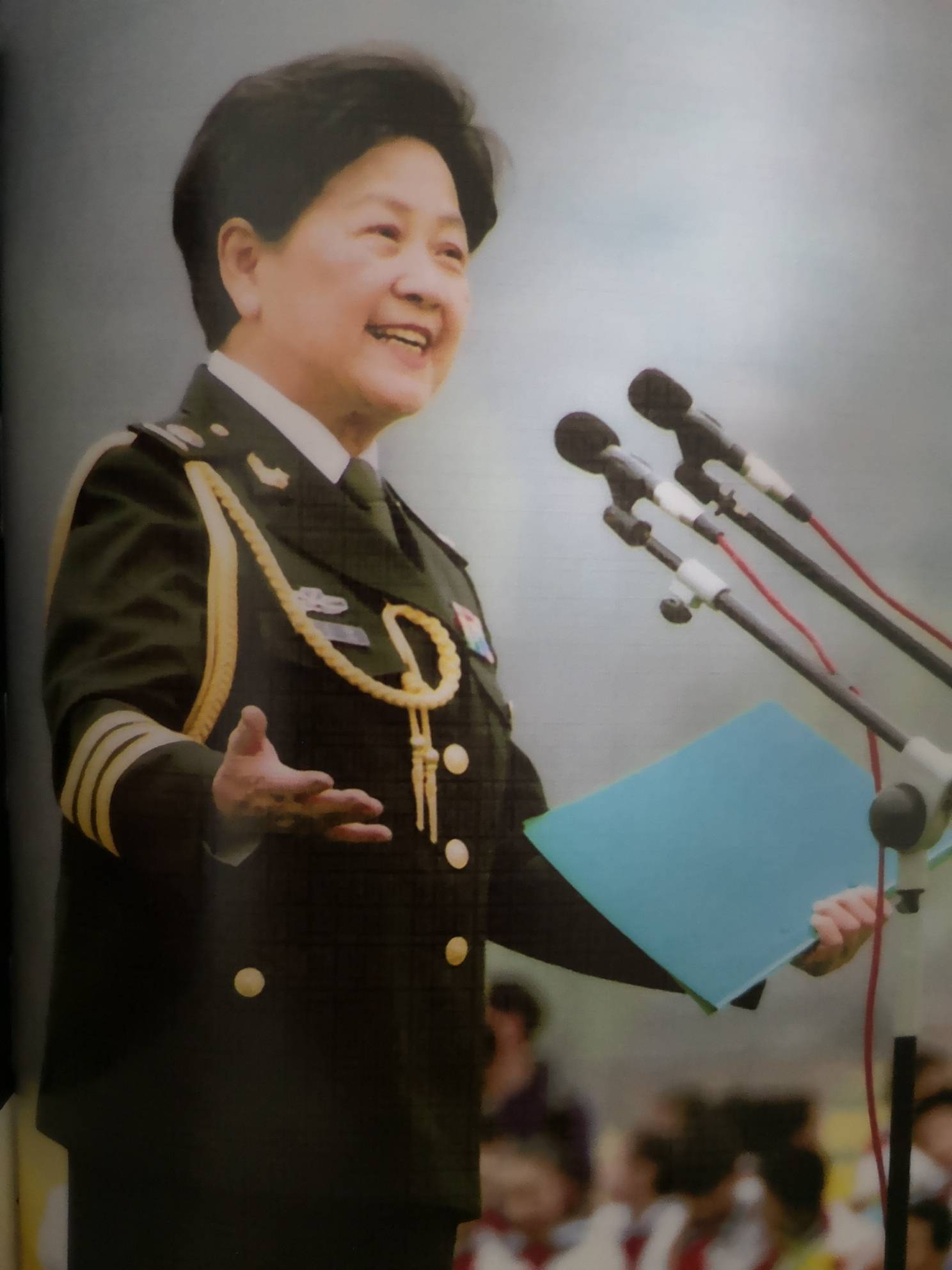 "4陶玉玲在为观众演出(1).jpg"