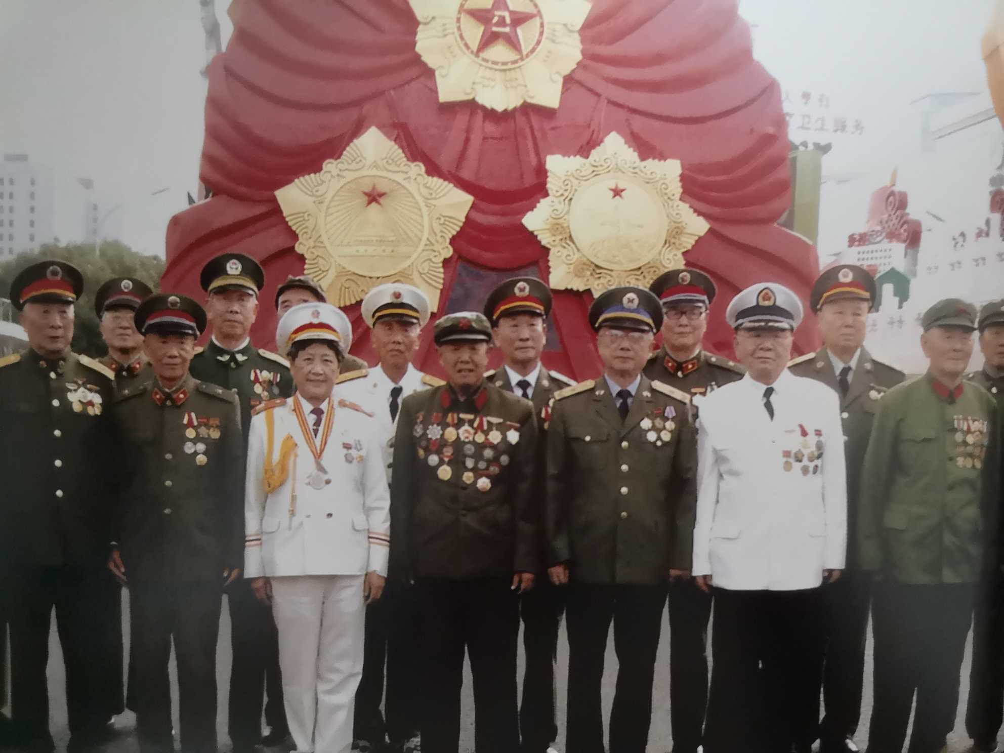 "5放大··出席国庆60周年大阅兵老兵方阵(1).jpg"