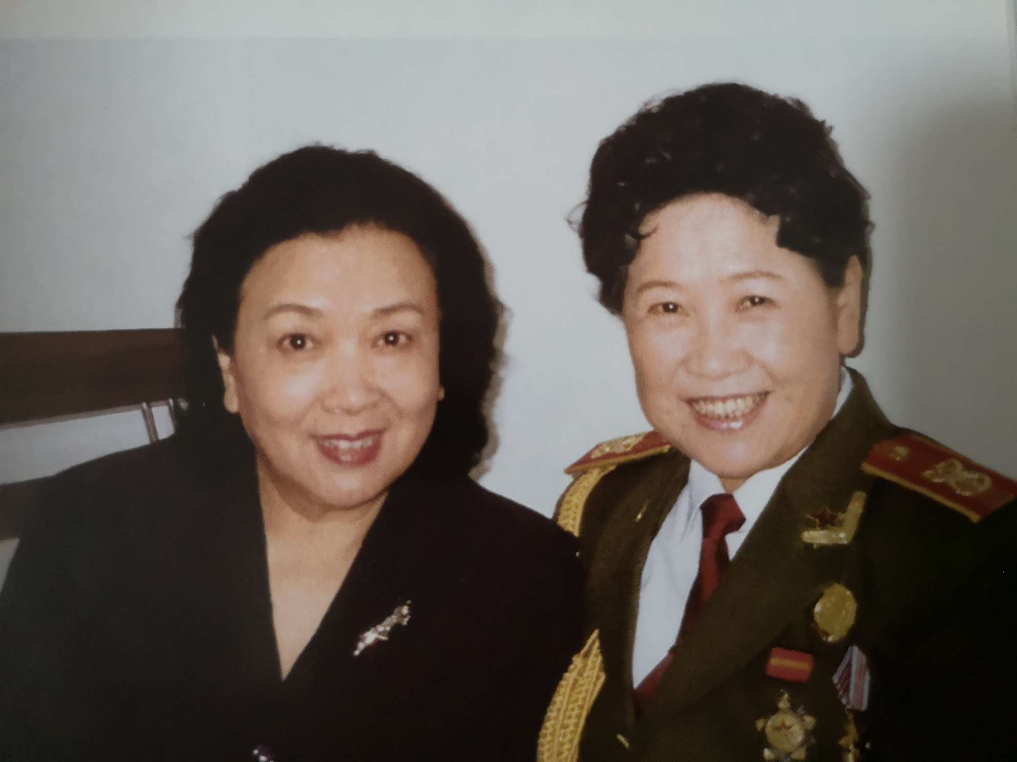 "5陶玉玲与著名表演艺术家谢芳老师合影(1).jpg"