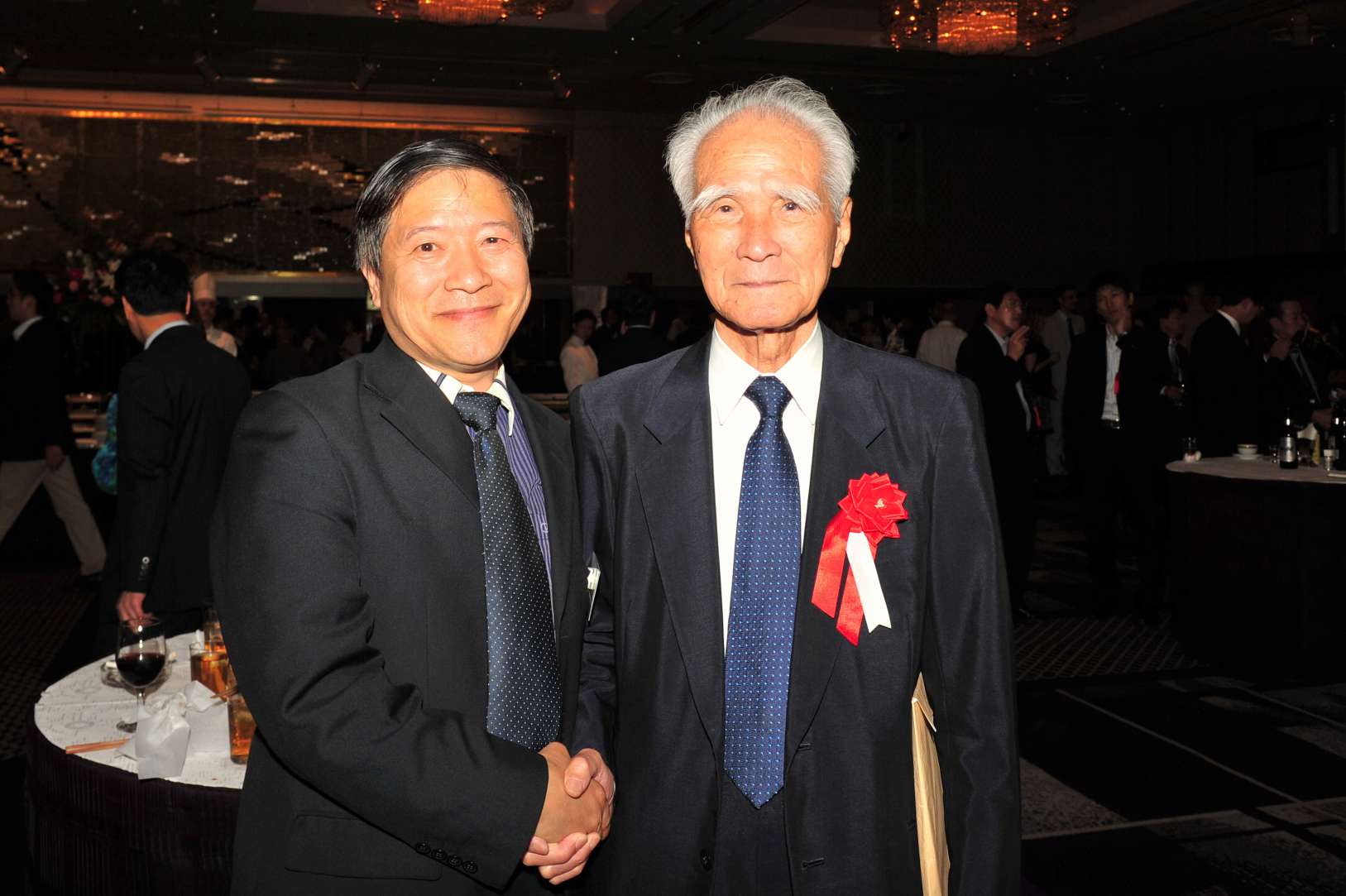 "杜辉煌副总编辑与日本前首相