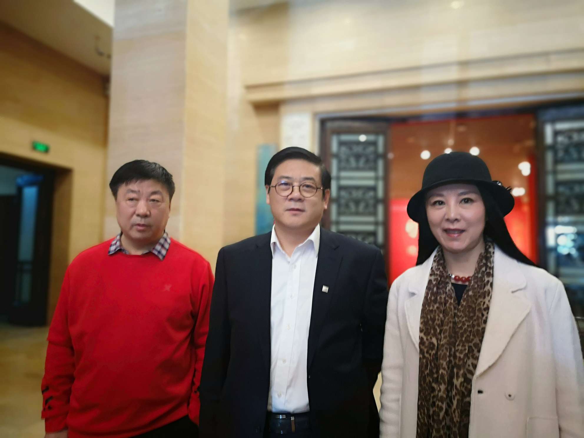 "5与中国美术家协会副主席徐里、中国电视艺术家协会编剧委员会常务副主任秘书长张连生合影.jpg"