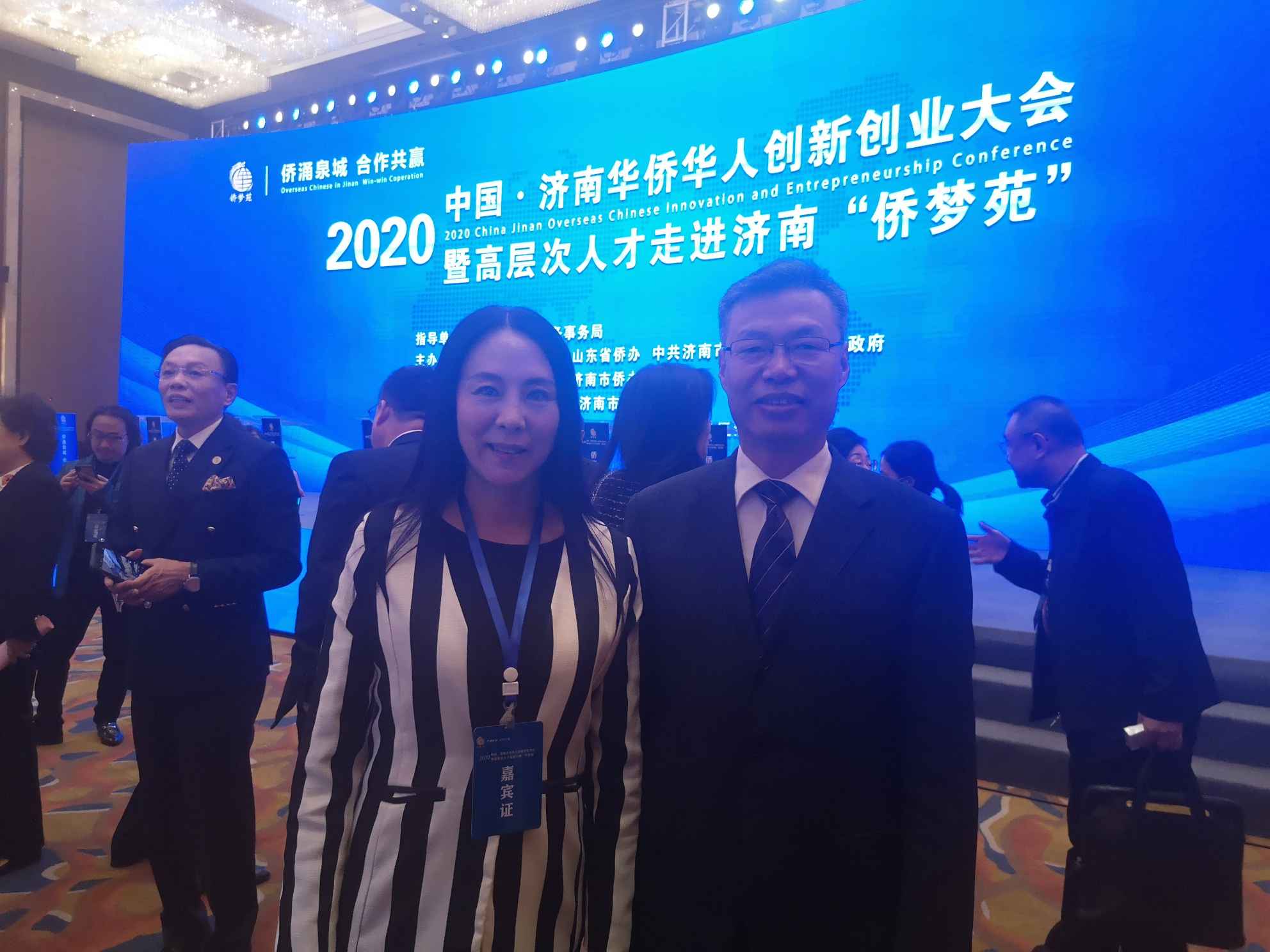 "5·与济南市副市长尹清忠合影.jpg"