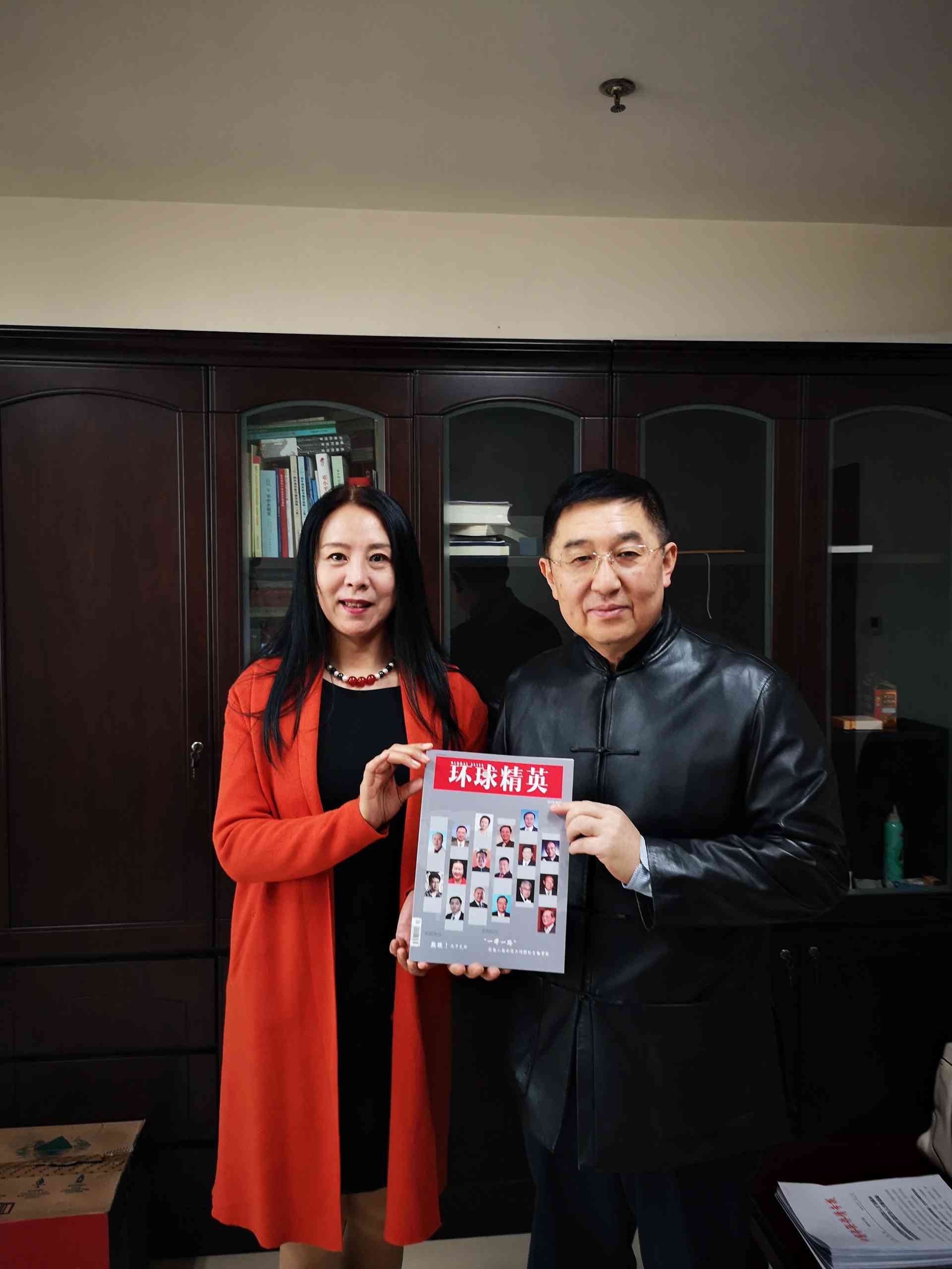 "3·尹玮社长与中国侨联顾问、中国华侨基金会理事长乔卫合影.jpg"