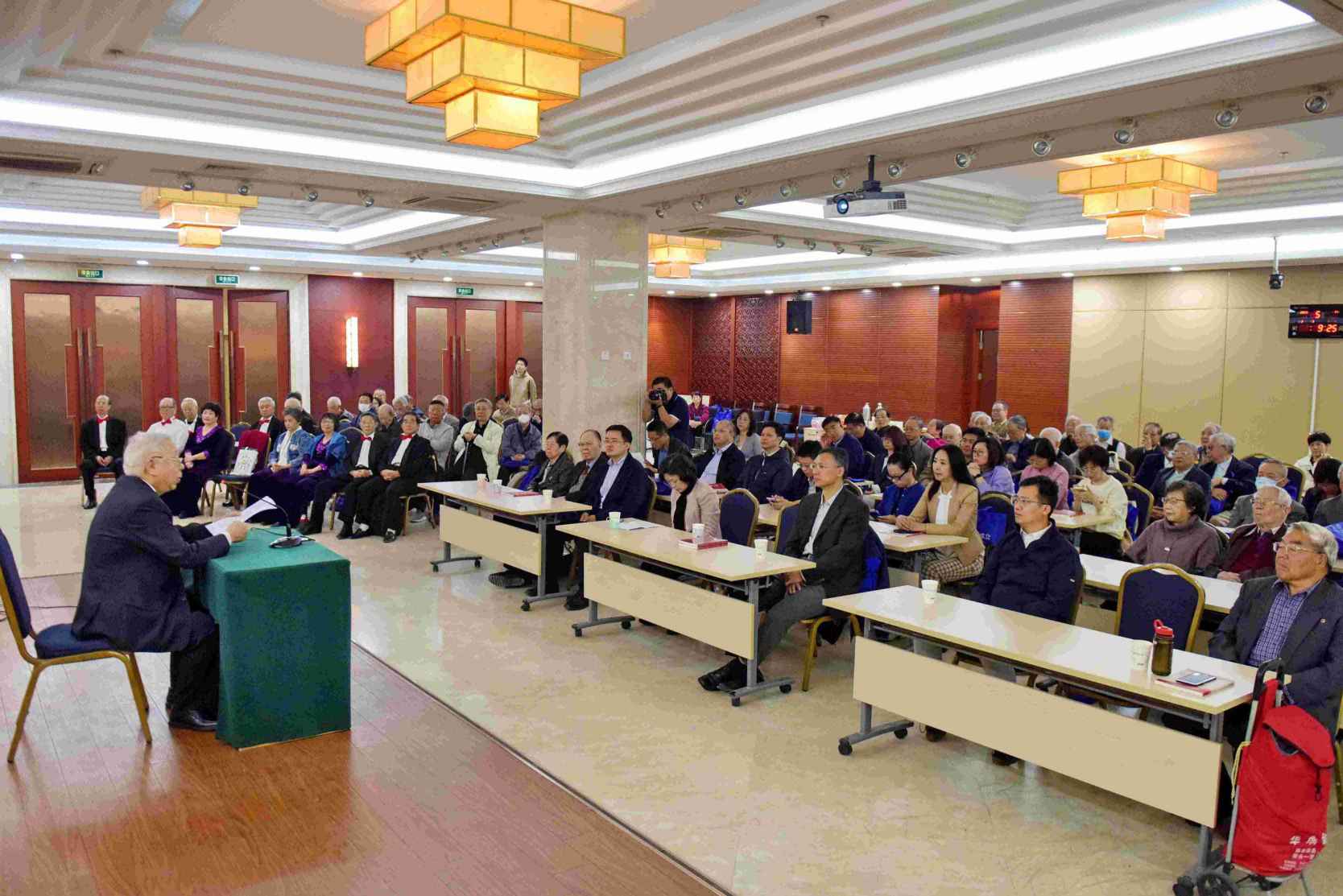 "大会现场.jpg"